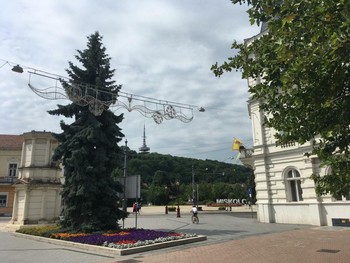 Mse Apartman Miskolc Exterior foto
