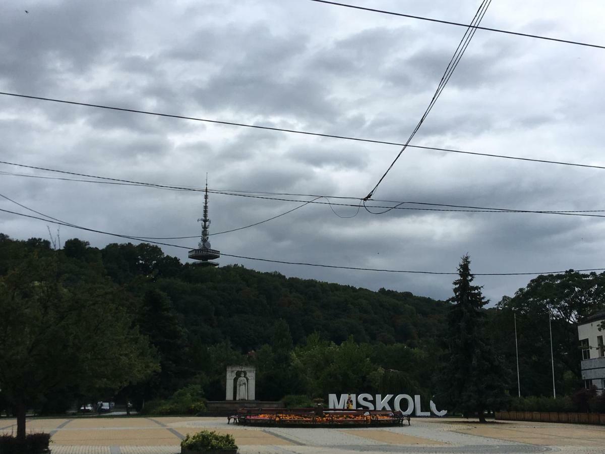 Mse Apartman Miskolc Exterior foto